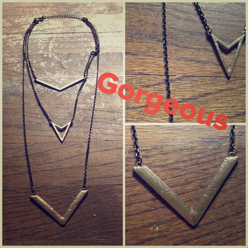 Anthropologie black & hammered gold arrow necklace